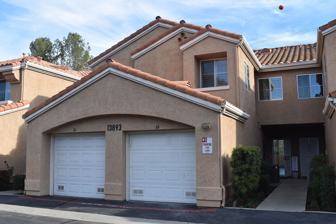 13893 Pinkard Way in El Cajon, CA - Building Photo