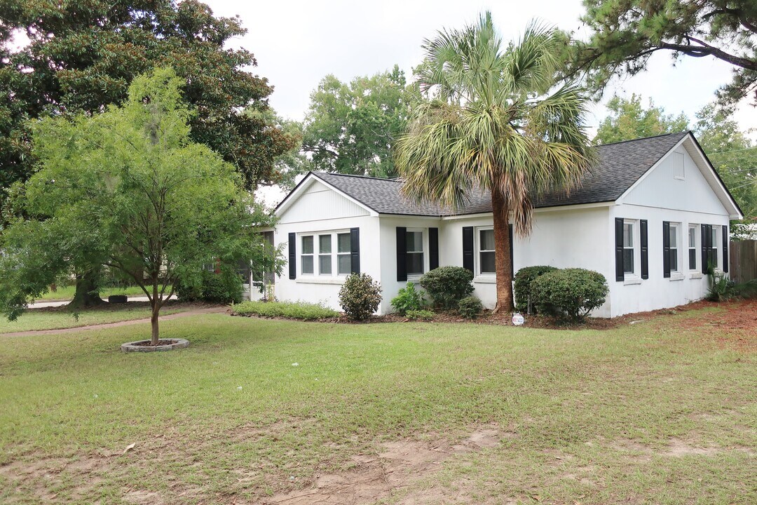 2102 E 37th St in Savannah, GA - Building Photo