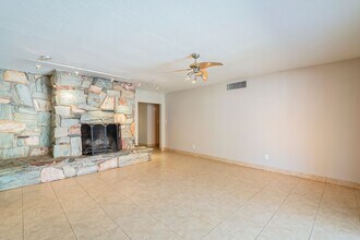 5802 W Frier Dr in Glendale, AZ - Building Photo - Building Photo