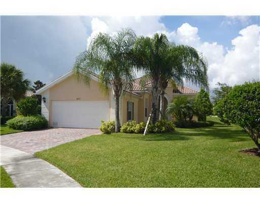 8377 Rosalie Ln in Wellington, FL - Building Photo