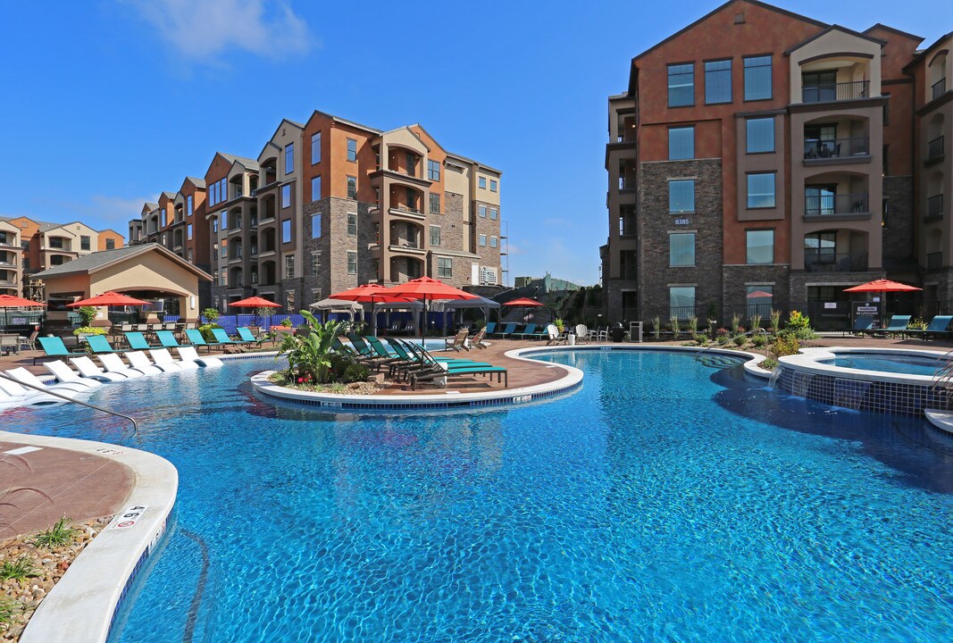 EdgeWater at City Center in Lenexa, KS - Building Photo