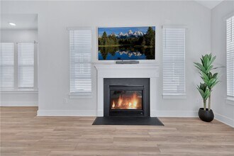 323 Grange Vly Ln in Central, SC - Foto de edificio - Building Photo
