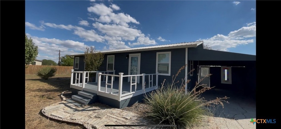 761 Geronimo Dr in Seguin, TX - Foto de edificio