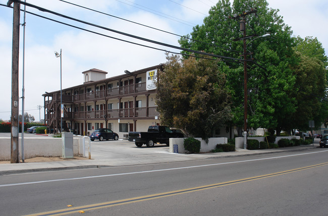 Benson Place in San Diego, CA - Building Photo - Building Photo