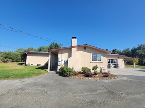 24140 Turkey Rd in Sonoma, CA - Foto de edificio - Building Photo