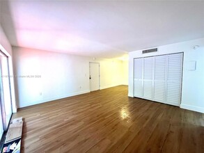 10822 N Kendall Dr, Unit S14 in Miami, FL - Building Photo - Building Photo