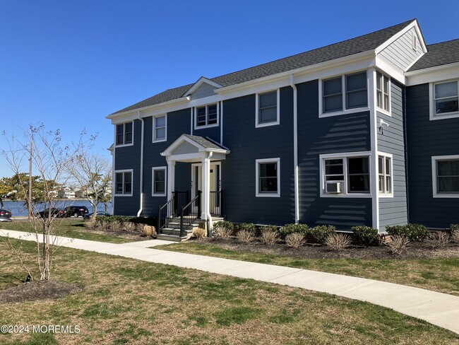 304 Deal Lake Dr in Asbury Park, NJ - Foto de edificio - Building Photo