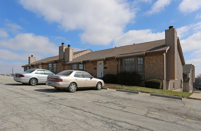 River Oaks Townhomes in Grandview, MO - Building Photo - Building Photo