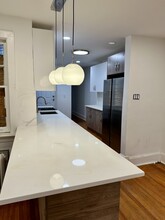 328 High St, Unit 2B in Burlington, NJ - Foto de edificio - Building Photo