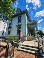 390 Broadway in Providence, RI - Building Photo