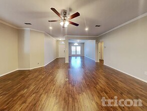 5004 Saddlehorn Dr in Arlington, TX - Foto de edificio - Building Photo