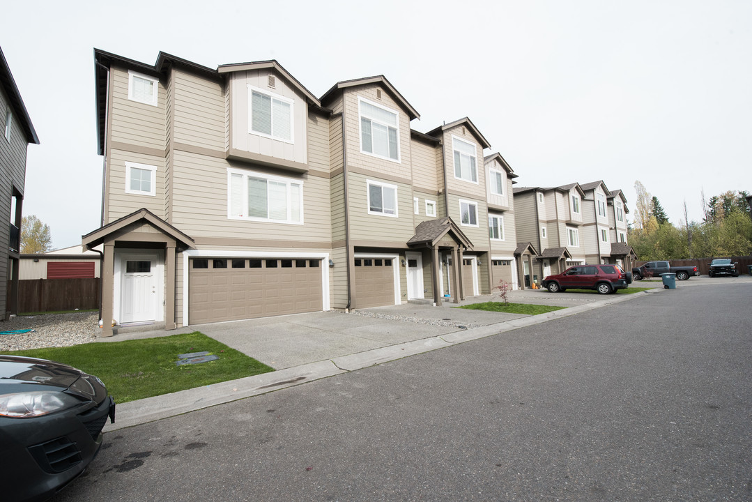 Wynstone Townhomes in Puyallup, WA - Foto de edificio