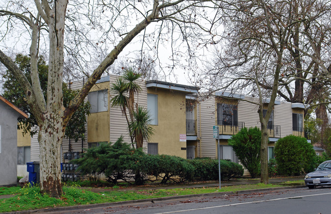 Marantha Apartments in Sacramento, CA - Foto de edificio - Building Photo