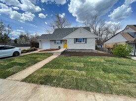 4585 Martin Dr in Boulder, CO - Building Photo