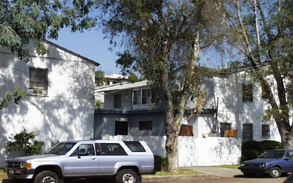 13204 Riverside Dr in Sherman Oaks, CA - Building Photo - Building Photo