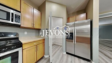 21254 40th Way S in Seatac, WA - Foto de edificio - Building Photo