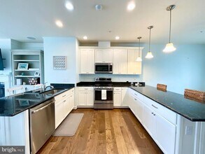 610 Marina Landing Ln in Woodbridge, VA - Foto de edificio - Building Photo