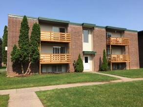 Clay Court Apartments in Syracuse, NY - Building Photo - Building Photo