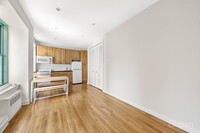 512 E 79th St in New York, NY - Building Photo - Building Photo