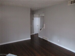 18712 Parkmount Ave in Cleveland, OH - Building Photo - Building Photo