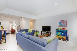 9836 Russett Wood Cir in Las Vegas, NV - Building Photo - Building Photo