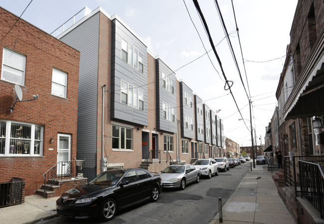 2015 S Hutchinson St in Philadelphia, PA - Foto de edificio - Building Photo