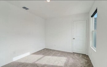 5221 Monarch Bnd in San Antonio, TX - Building Photo - Building Photo