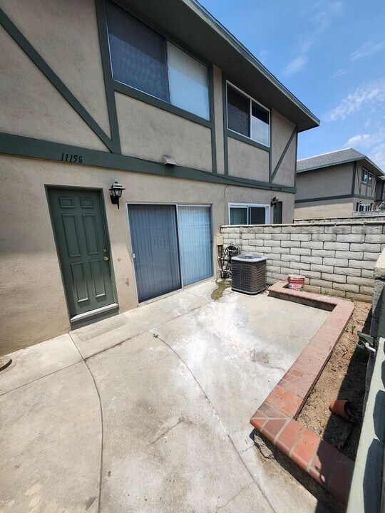 1115 W Francis St in Ontario, CA - Building Photo