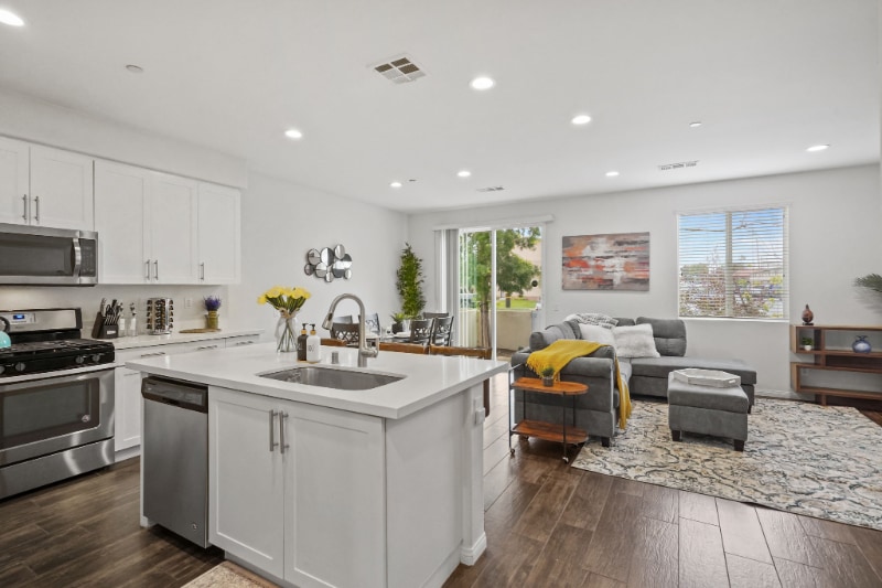 4720 E Washington Ave in Orange, CA - Building Photo