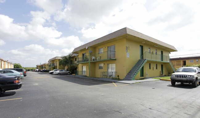 4585-4599 NW 9th St in Miami, FL - Building Photo - Building Photo