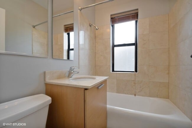 732 W Bittersweet Pl in Chicago, IL - Building Photo - Building Photo
