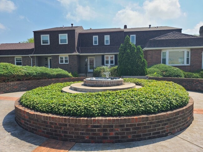 property at 2595 Stratford Dr