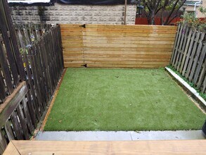 33 S Calhoun St in Baltimore, MD - Foto de edificio - Building Photo