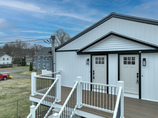 571 Center St in Wallingford, CT - Building Photo - Building Photo