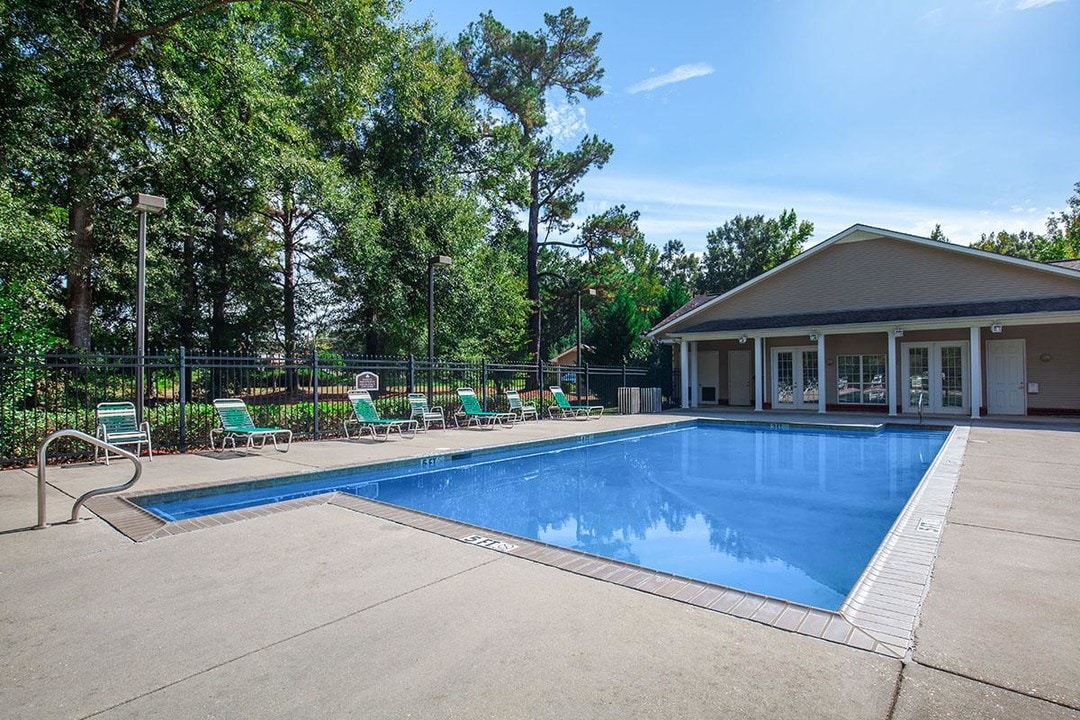 Shadowood Park in Laurel, MS - Building Photo