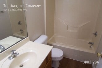 4245 S Roanoke Ave in Springfield, MO - Building Photo - Building Photo