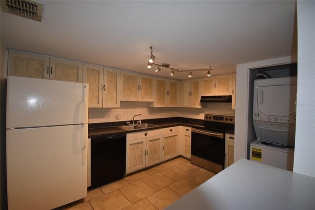 8246 Fairways Cir in Ocala, FL - Building Photo - Building Photo