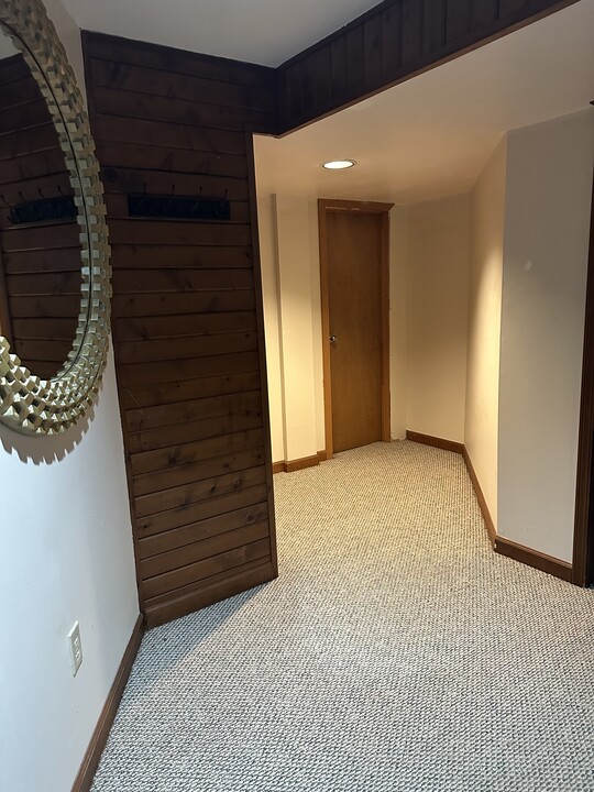 6 Sauquett Ln, Unit Seymour Oxford area in Seymour, CT - Building Photo