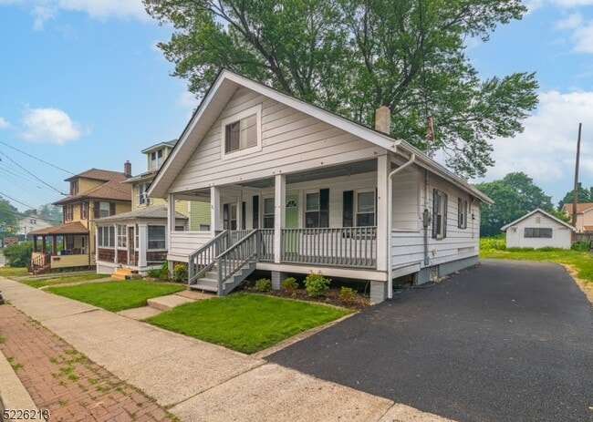 property at 21 Ledgewood Ave