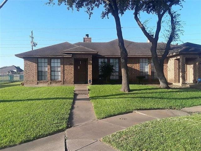 1753 Creekview Dr in Red Oak, TX - Building Photo