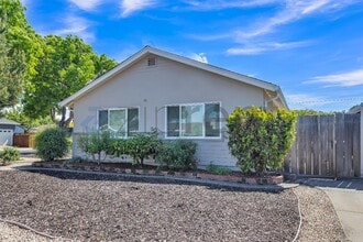 500 Middlesex Rd in Belmont, CA - Building Photo - Building Photo