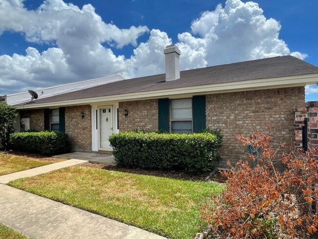 1732 Ave C in El Campo, TX - Building Photo - Building Photo