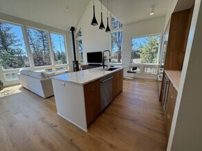 3093 NW Blodgett Wy in Bend, OR - Building Photo - Building Photo