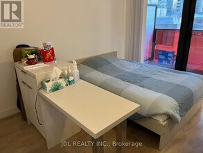 215 Queen St W in Toronto, ON - Building Photo - Building Photo