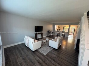 10048 SW 77th Ct in Miami, FL - Building Photo - Building Photo