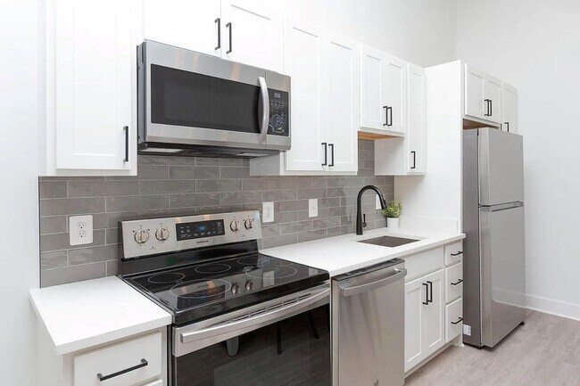 211 St Paul St in Baltimore, MD - Building Photo - Building Photo