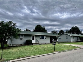 604 Kaw St in Perry, OK - Building Photo