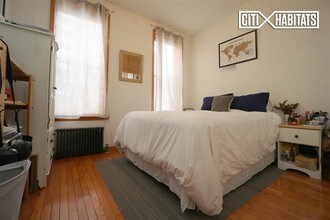 350 E 89th St-Unit -2B in New York, NY - Building Photo - Building Photo