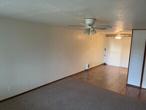 4390-4394-4394 State St in Salem, OR - Building Photo - Building Photo