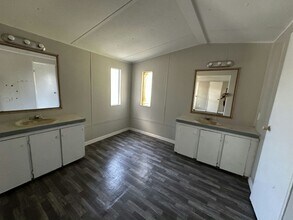 11240 N Northwood Dr in Inglis, FL - Building Photo - Building Photo